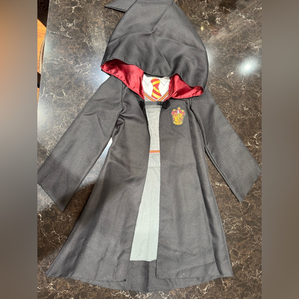 Griffindor Wizard Robe with an outfit inside